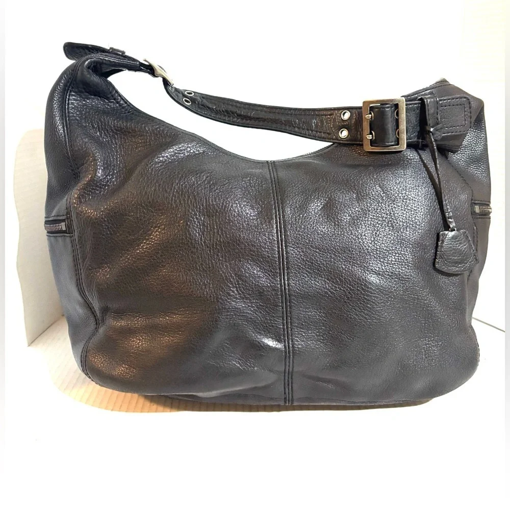Elegant Black Leather Shoulder Bag